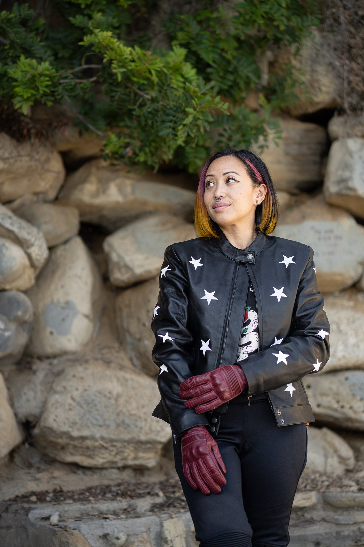 Queen Bee Gloves Cherry Perforated