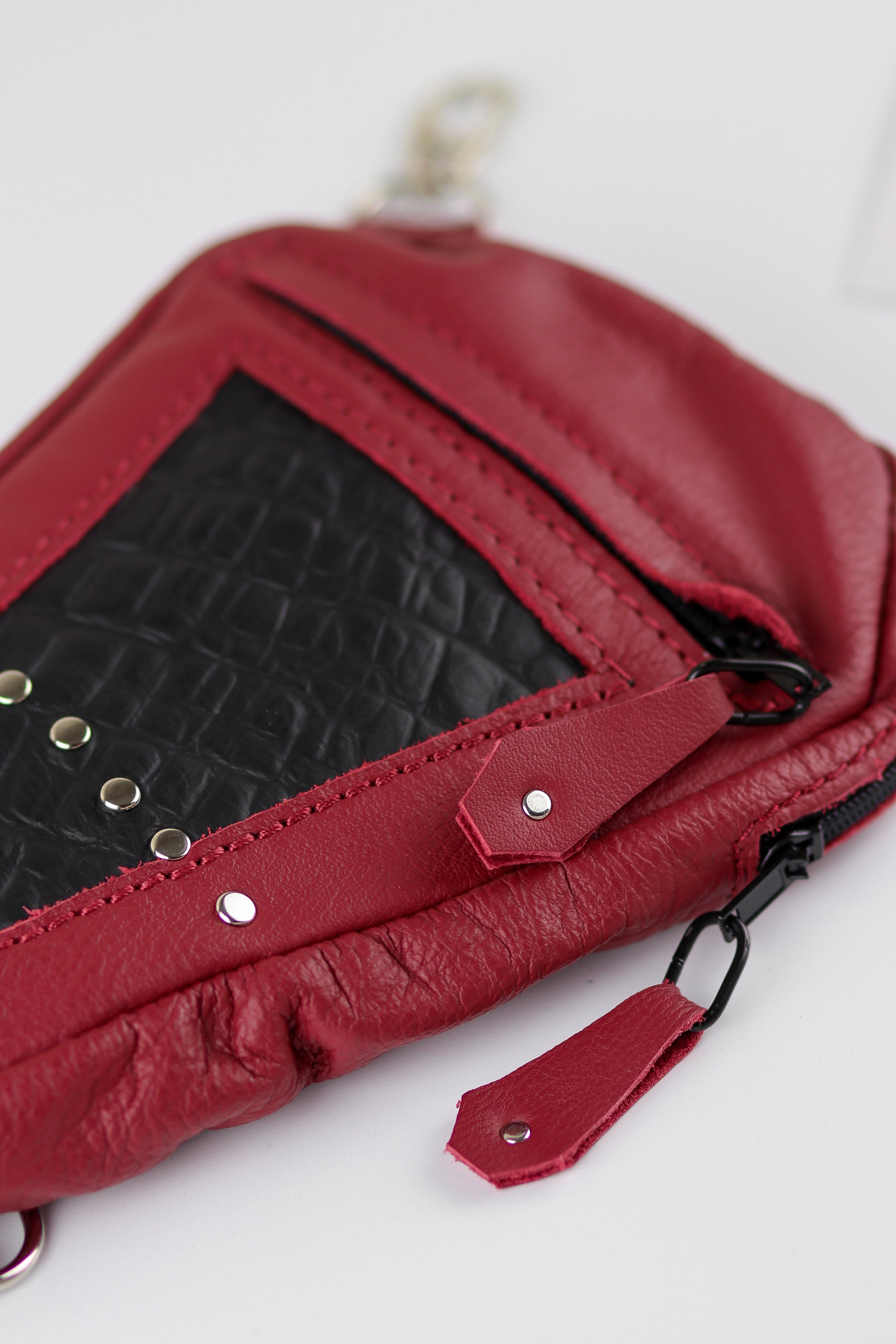 Coffin Thigh Bag Red