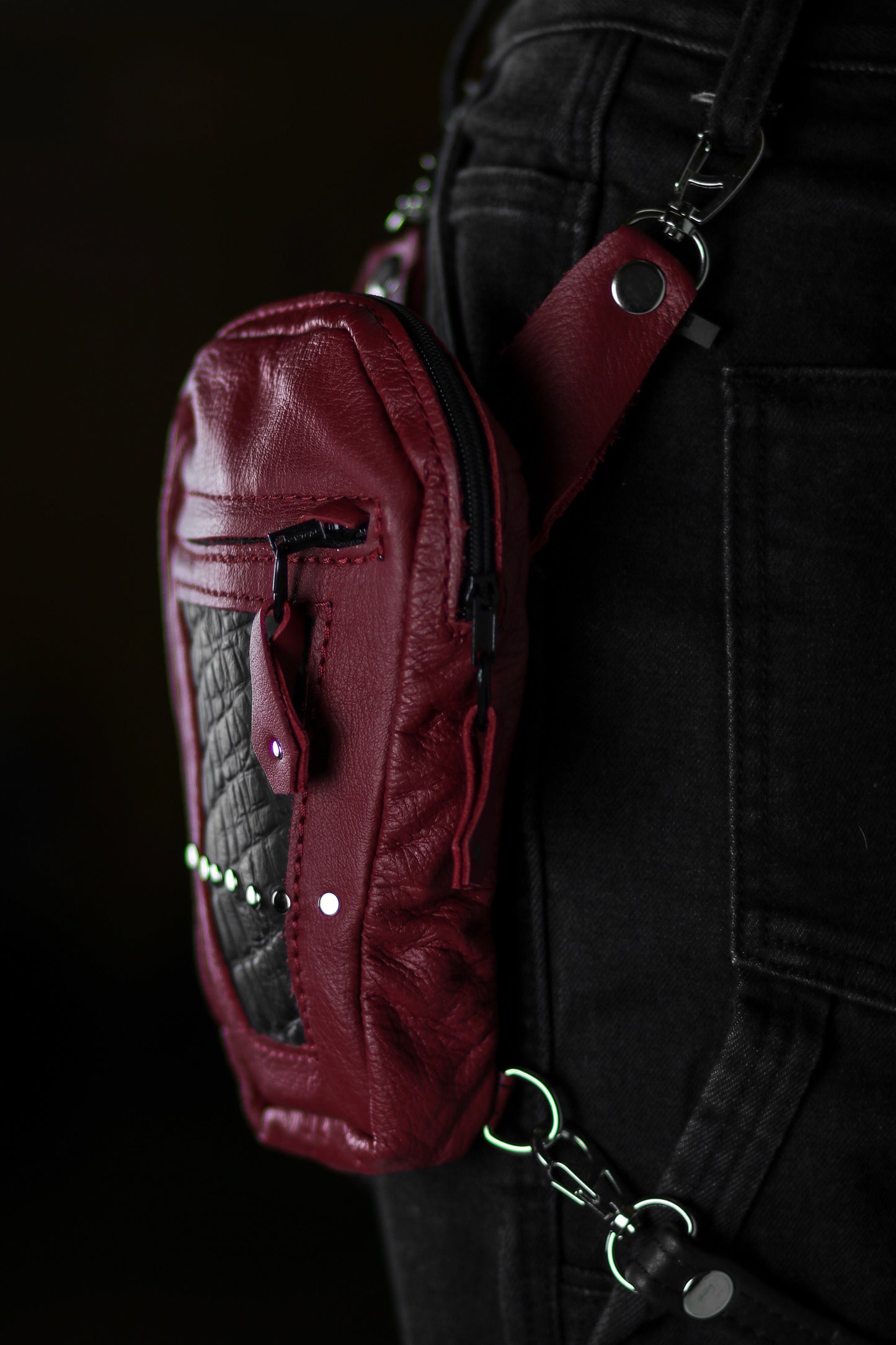 Coffin Thigh Bag Red