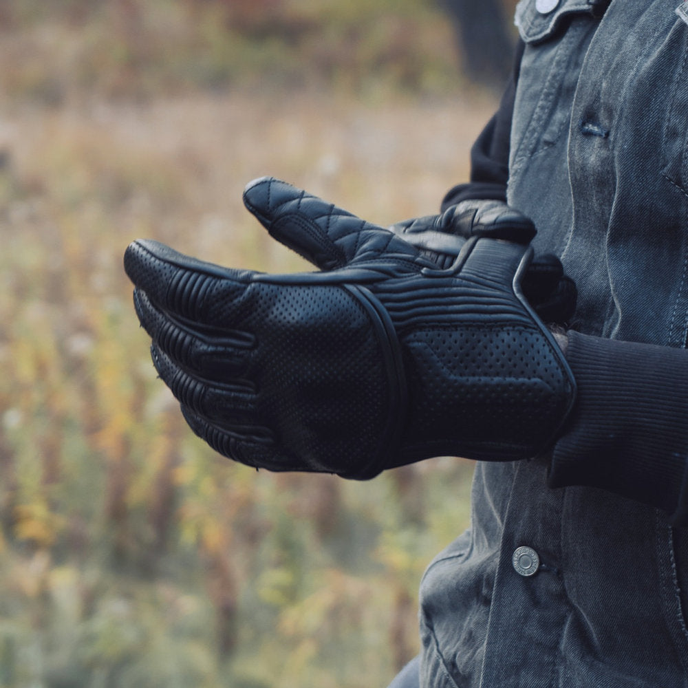 Predator Gloves Black